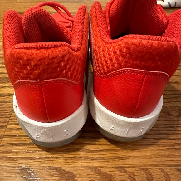 Boys Nike Jordans Red Sz 4.5 - Picture 2 of 7